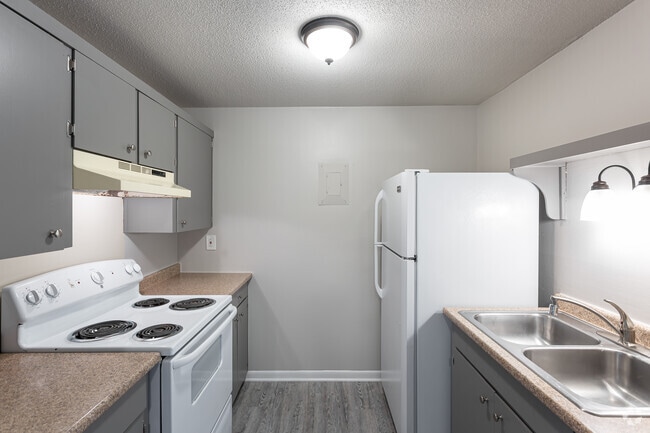 Pin Oak Apartments 925 Brookside