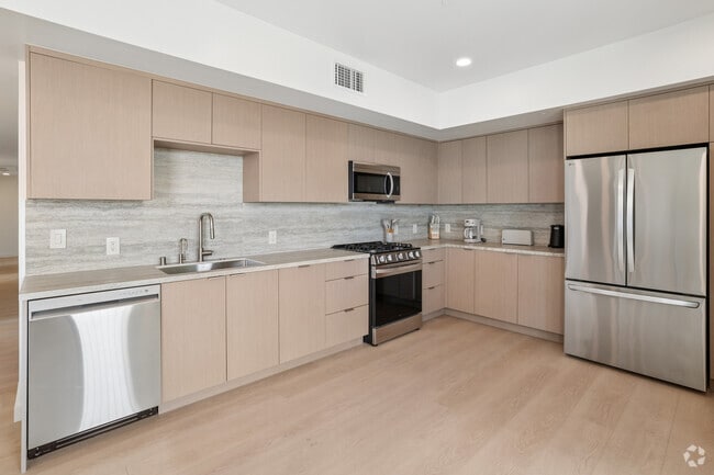 6BR, 5BA - 1,885SF - Kitchen