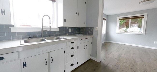 Photo - Charming 1+bd, 1ba Bungalow w/ Renovated A...