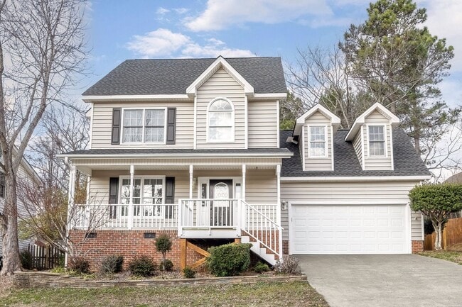 Building Photo - 3 Bedroom Home with Large Fenced in Yard, 2 Car Garage & Bonus Room!