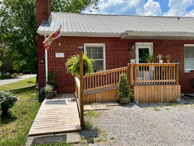Photo - 308 Shawanee Rd