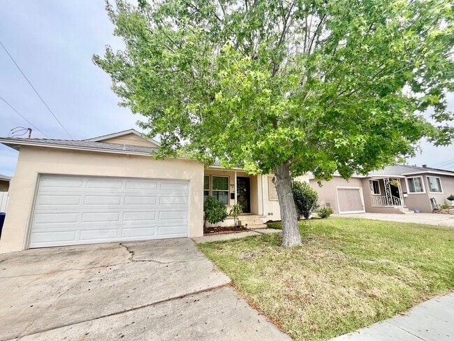 Building Photo - 3BR Home in Fairmount Park - Spacious Yard & Prime Location!