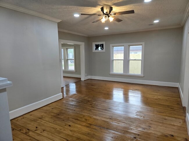 Photo - 1523 Avenue C