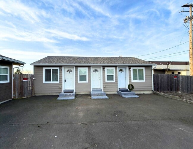 Photo - 3361 Portland Rd NE Unit 8