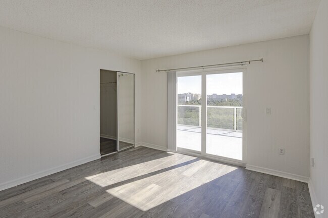 2BR, 2BA - 1,249SF - South Penthouse (5)