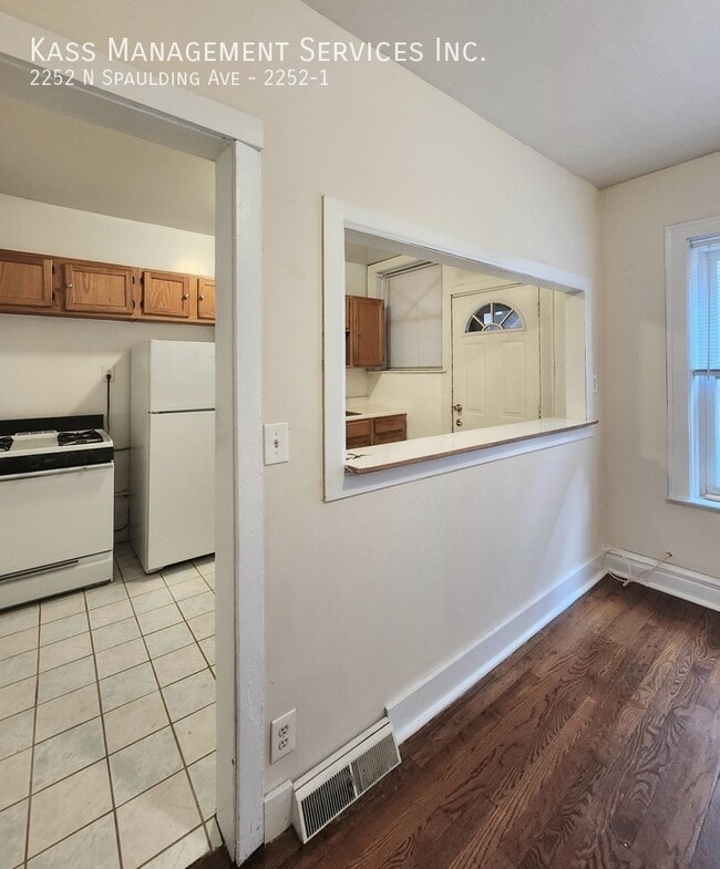 Building Photo - 2252 N Spaulding Ave Unit 2252-1