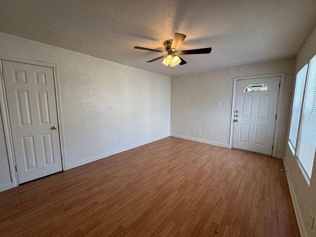 Photo - 812-812 Estelle Ave Unit 810