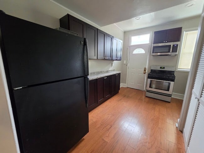 Photo - 239 K St NE