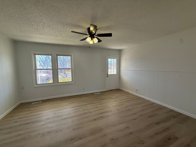 Photo - 3 Bedroom 1.5 Bath with BONUS ROOM!!!