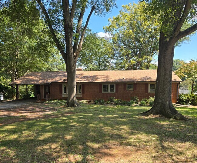 Building Photo - 420 Downey Pl