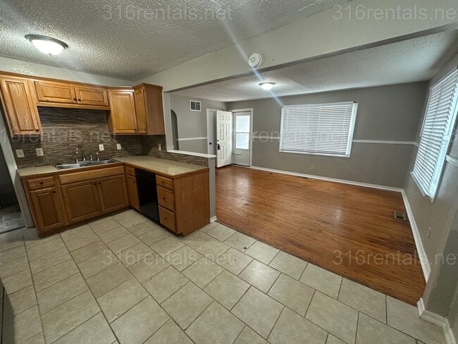 Photo - $1150- 3 bed 1 bath - Single Family Home