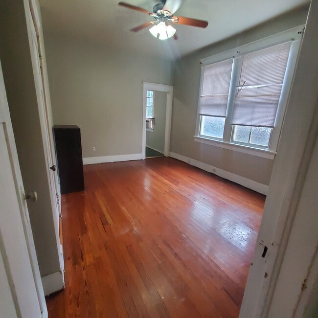 Building Photo - 6330 Annunciation St