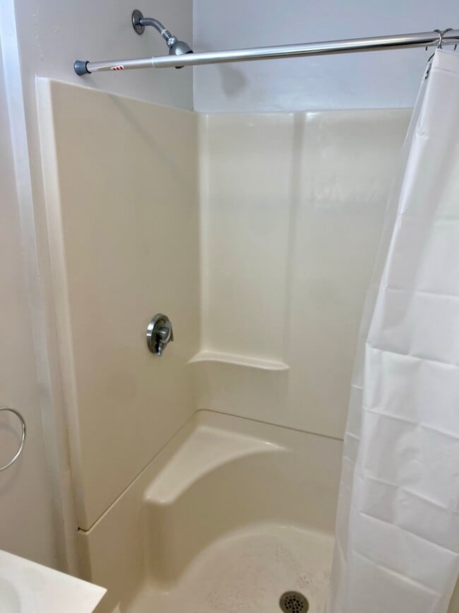 Photo - 123 Thorndike St Unidad 2L