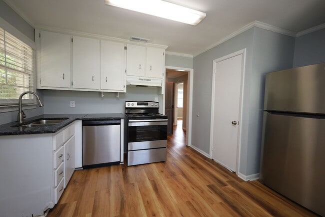 Photo - 1709 Azalea Dr