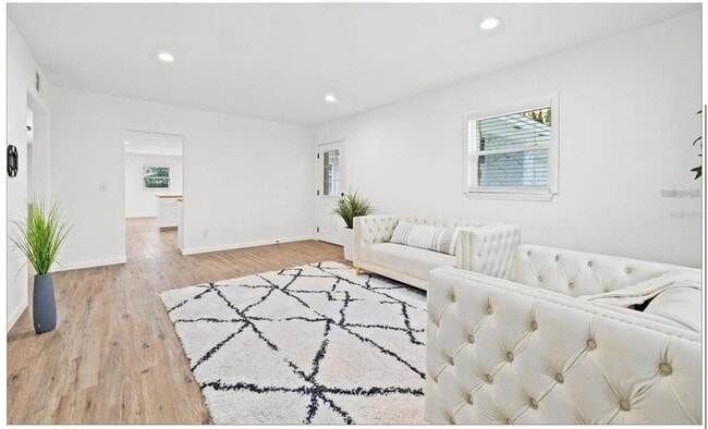 Photo - 508 Brooker Rd