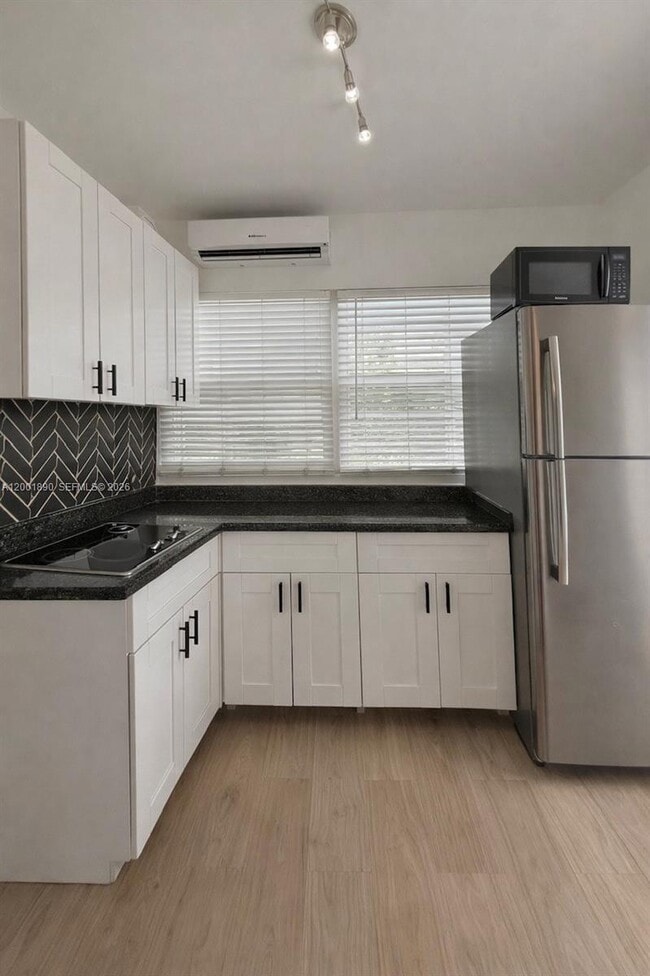 Photo - 12906 NE 6th Ave Unidad 1