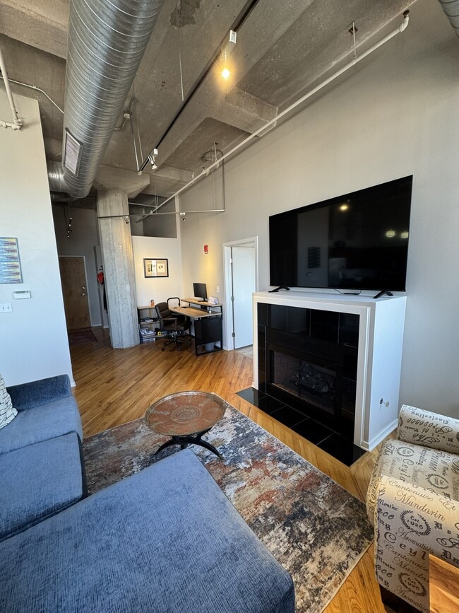 2107 Grand Blvd Unit 806