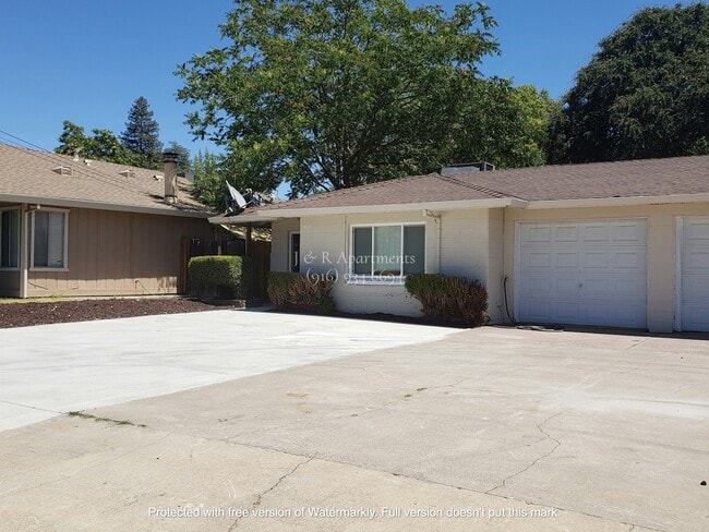 3842 Walnut Ave