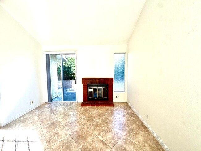 Photo - 3 Bedroom spacious home in Irvine (Northwood Glen)