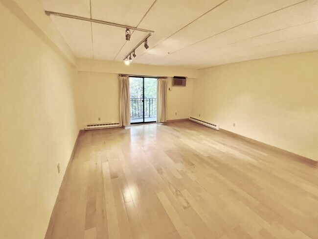 Photo - 135 Pleasant St Unidad 406 Rental