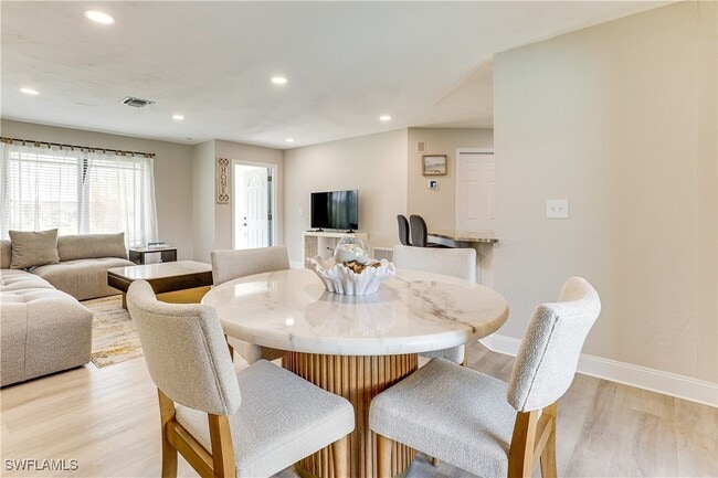 Photo - 6030 Perthshire Ln