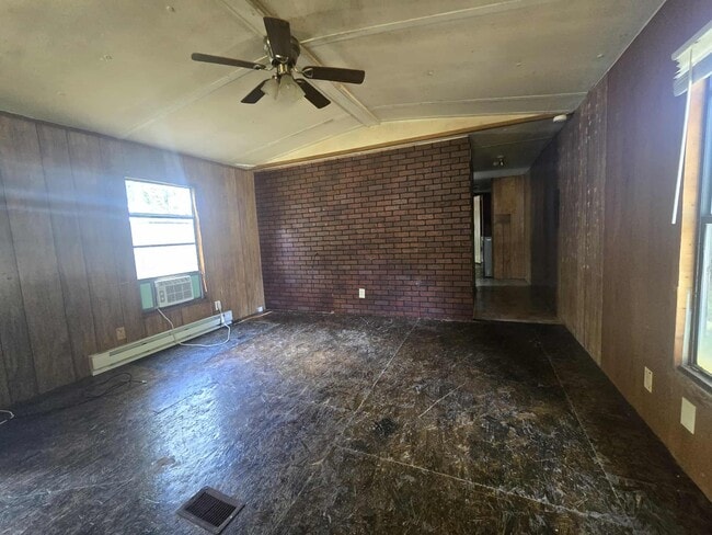 Photo - 1380 Mapleash Ave