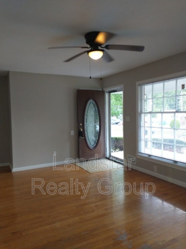 Photo - 6613 Manslick Rd