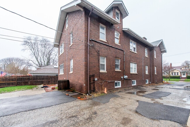 Photo - 415 W Ridgeland Ave