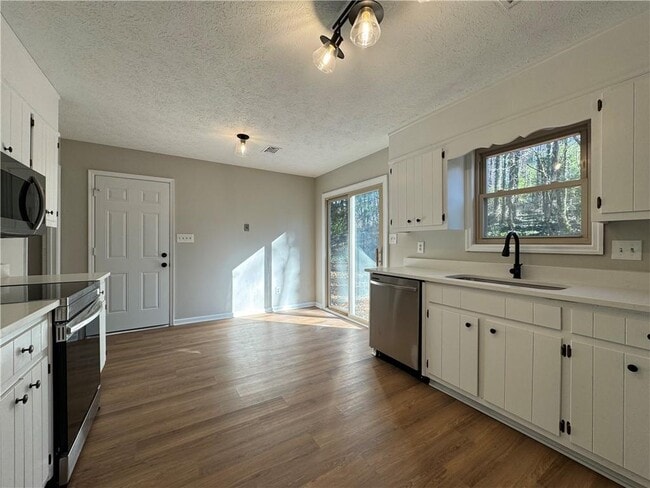 Photo - 2020 Kemp Rd NE