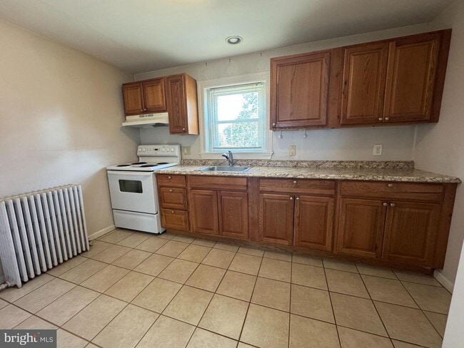 Photo - 221 Monroe St