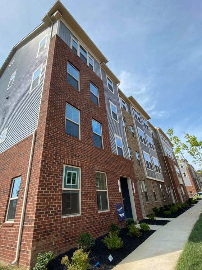 Photo - Immaculate & Stunning 3 Bedroom 2.5 Bathro...