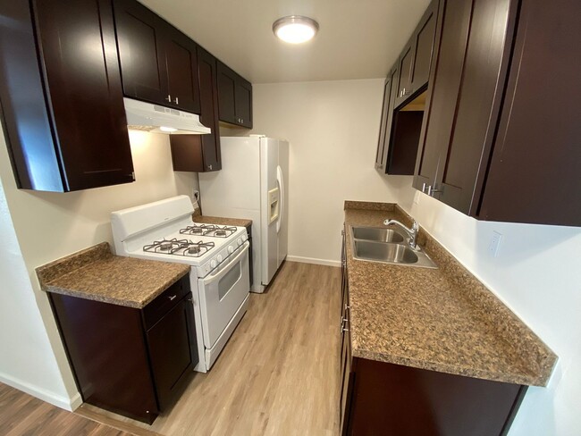 Building Photo - Remodeled 3 Bedroom 1 Bath Plus Single Car Garage Unit A