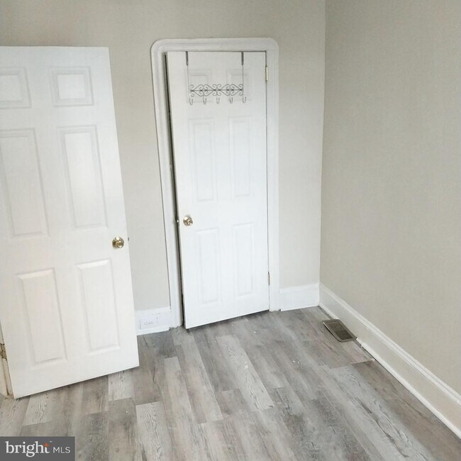 Photo - 2846 W Wishart St