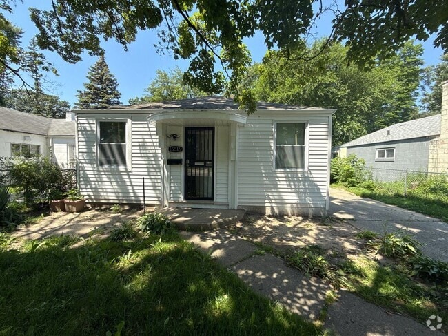 Building Photo - Renovated 3-Bedroom Home – We Welcome Sect...