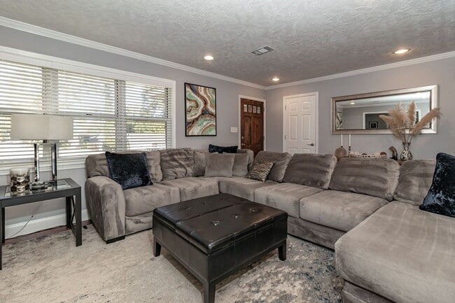 Photo - 1106 Oakdale Rd