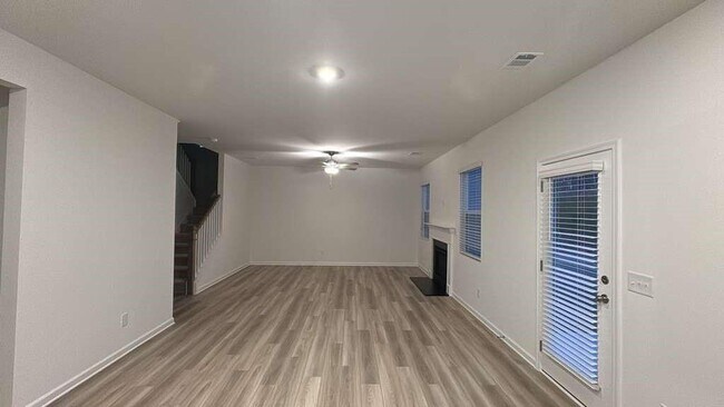 Photo - 576 River Run Dr