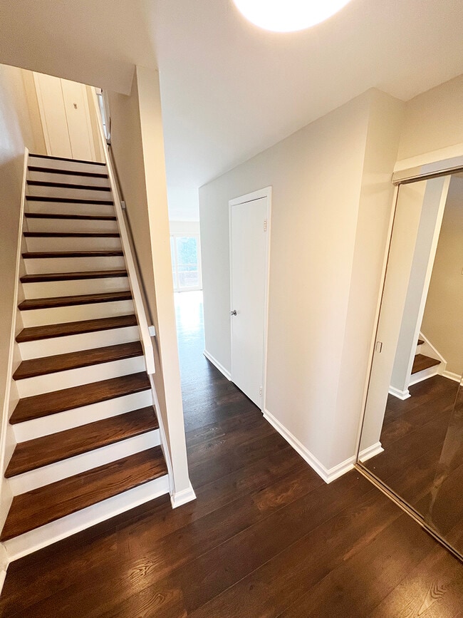 Photo - 3069 Hawthorne Dr NE