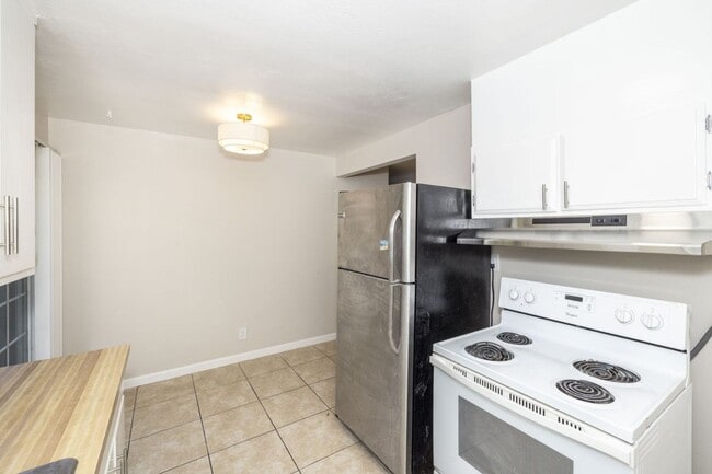 Photo - 555 Stanford Ave Unit A