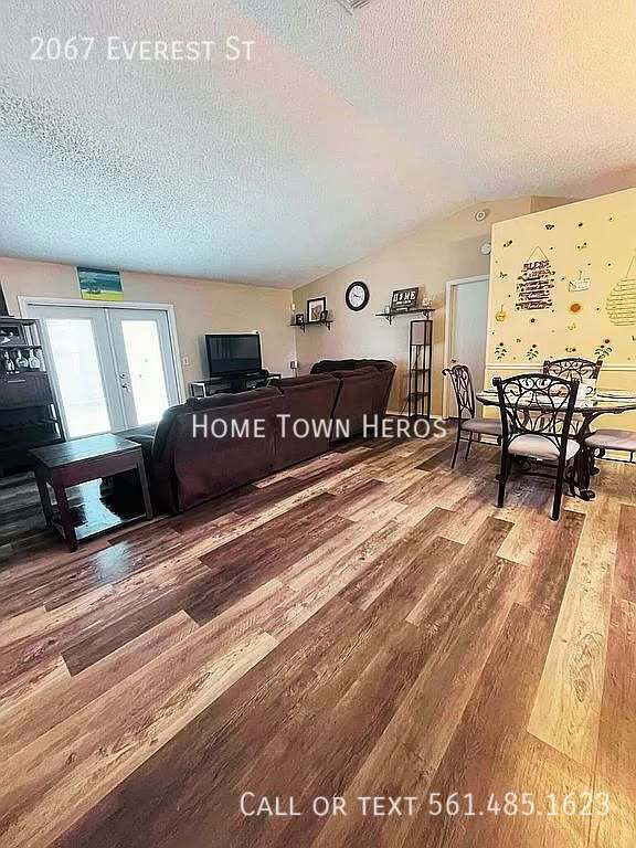 Photo - 2067 Everest St