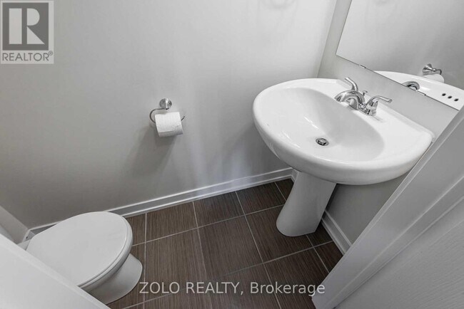 Photo - 10 Westmeath Ln
