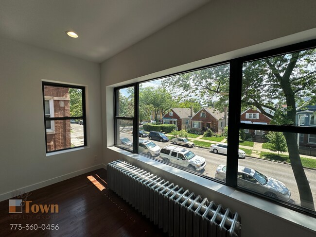 Photo - 5008 W Henderson St Unit 2