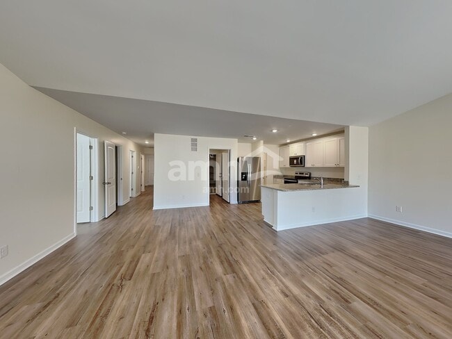 Photo - 1370 John Swann St