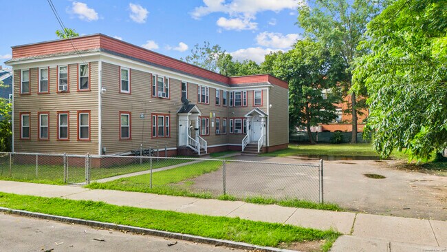 Building Photo - 12 Lilac St Unit 3