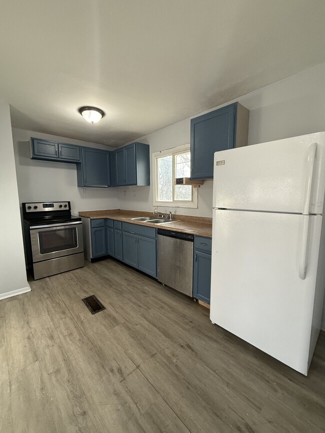 Photo - 3138 Midvale Dr