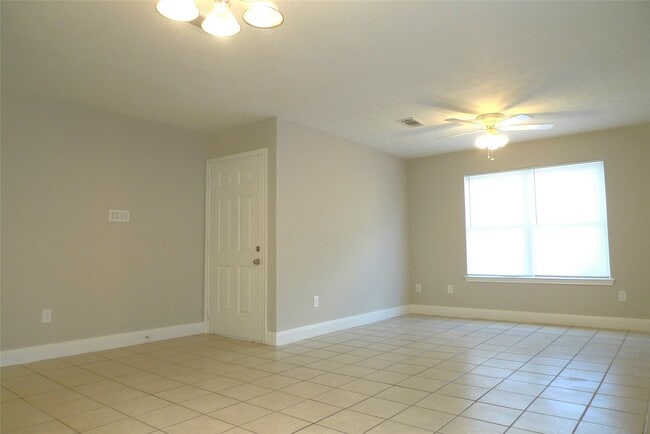 Photo - 19939 Great Elms Dr