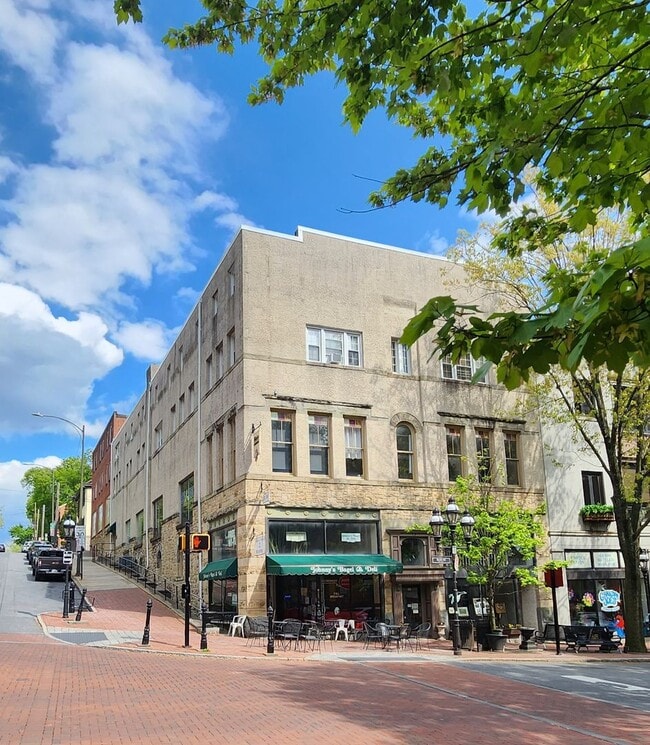 Building Photo - Historic Bethlehem - 2 Bedroom Apartment Unit N