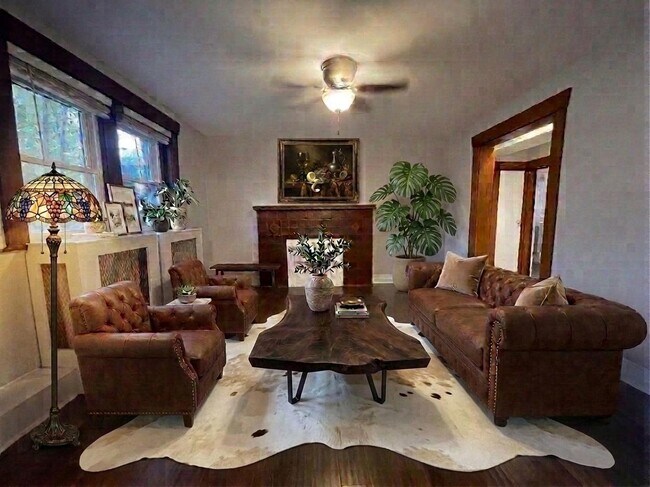 Building Photo - Stunning 2 Bedroom Garden Terrace Suite! Unit 1
