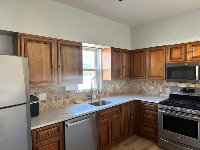 Photo - 160 E Walnut St