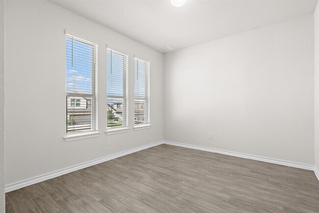 Photo - 148 Limonite Ln