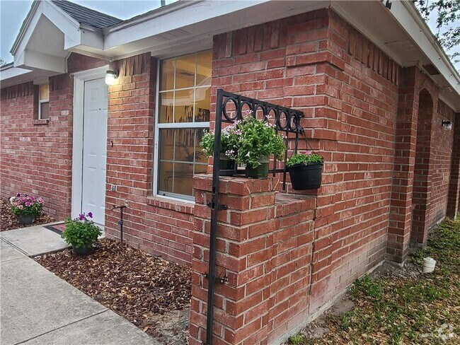 Building Photo - 2102 Bahamas Dr Unit 2 Rental